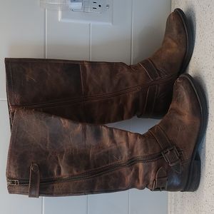 STEVE MADDEN - DISTRESSED LEATHER BOOTS 👢